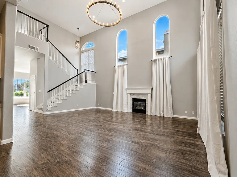 621 Pecan Dr — Photo 4