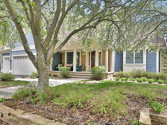 2nd image of 801 Oakgreen Avenue Pl N
