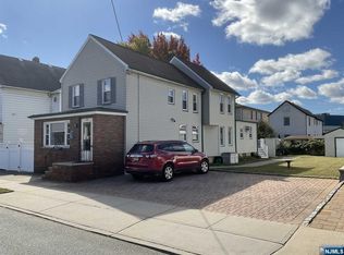 242 Thomas Ave, Lyndhurst, NJ 07071