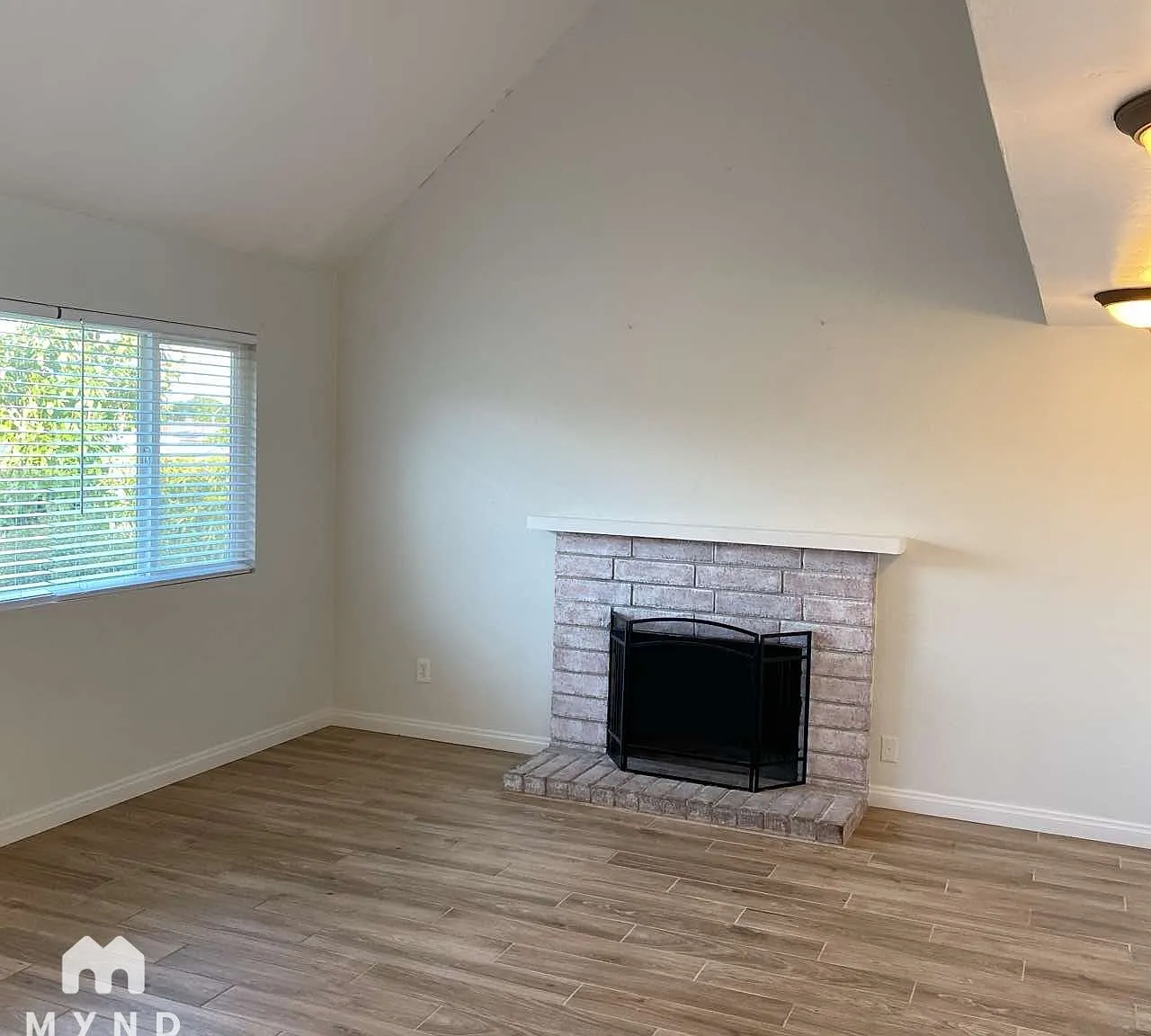 4 bed, 2.0 bath, 1676 sqft, $4,085 — Photo 3