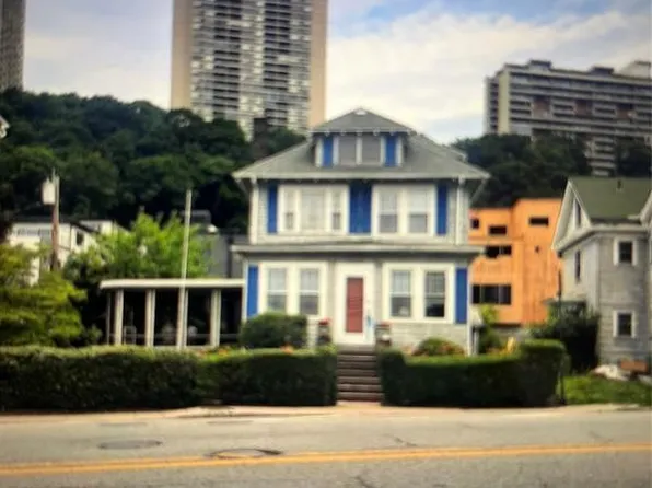 1332 River Rd, Edgewater, NJ 07020