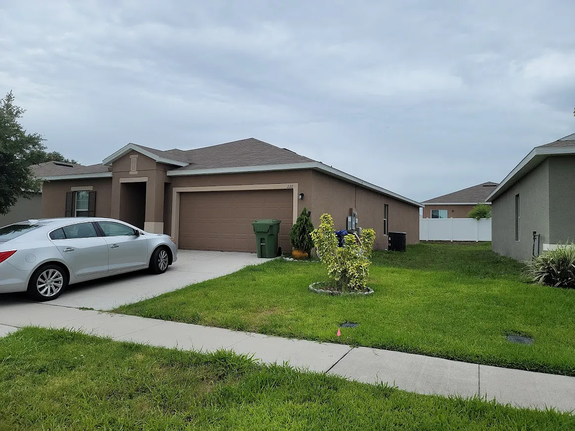 226 Oleander St — Photo 2