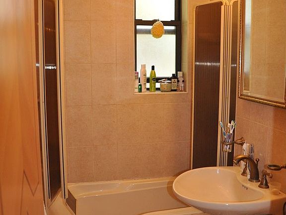 5th image of 2741 E 28th St APT 3G