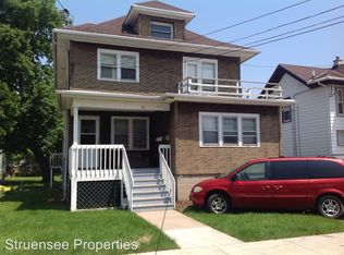 30 W 10th Ave #B, Oshkosh, WI 54902