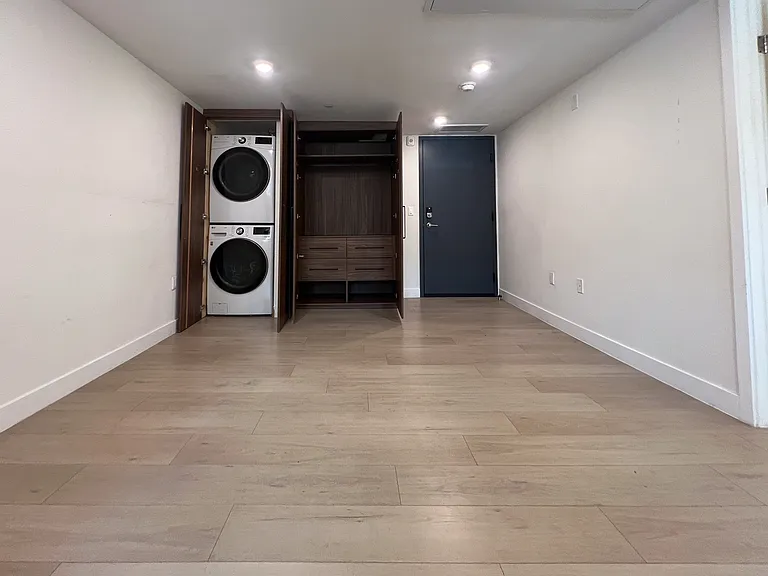 941 N Martel Ave #100B — Photo 14