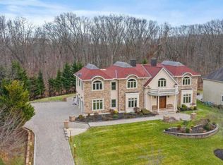 8 Madden Ct, Edison, NJ 08820