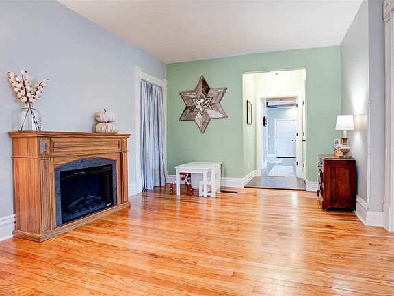 2nd image of 1213 N Marion Ave