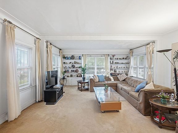 2nd image of 2019 Avenue