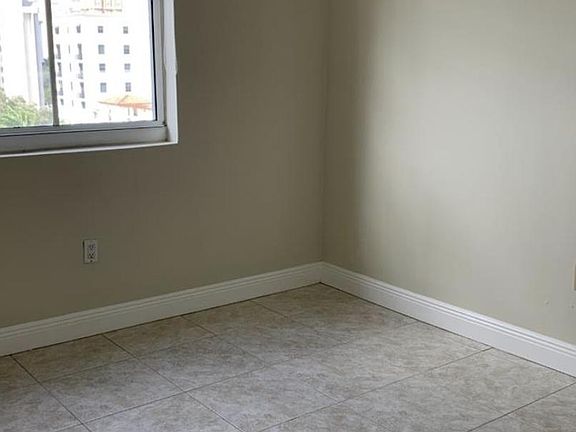 4th image of 357 Almeria Ave #210