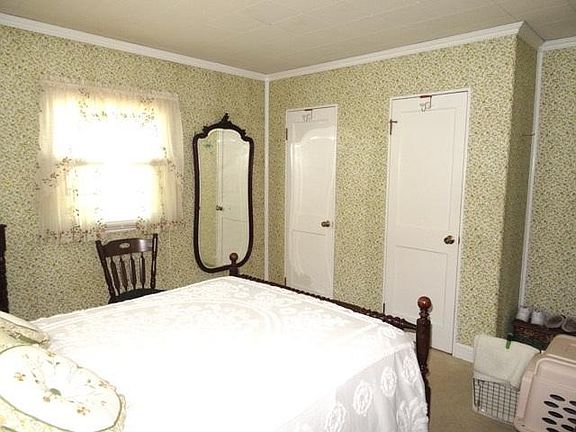 5th image of 103 S Hawthorne Dr