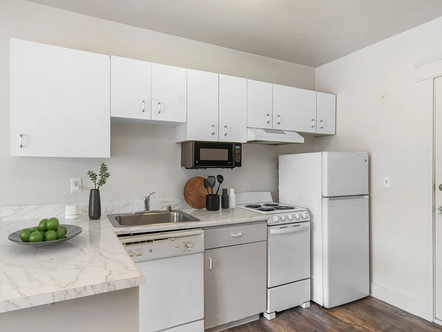 Zindorf Apartments — Photo 1