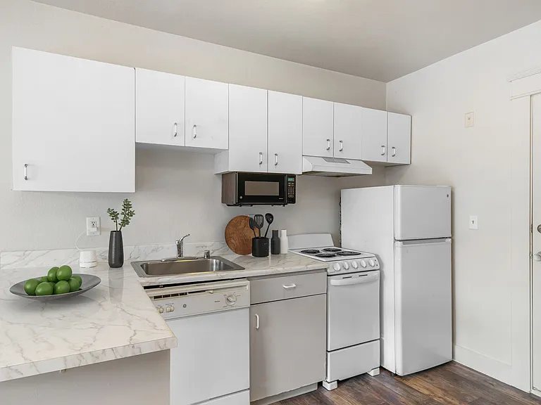 Zindorf Apartments — Photo 1