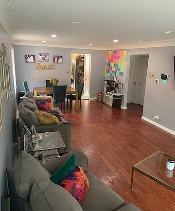 5th image of 8906 S Francisco Ave