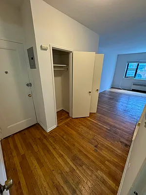 Rented by KNOCKKNOCK LLC | media 11