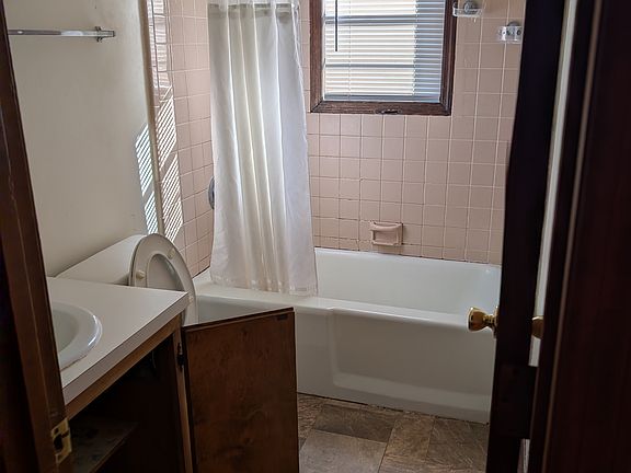 3rd image of 150 Hinkle St Unit 1