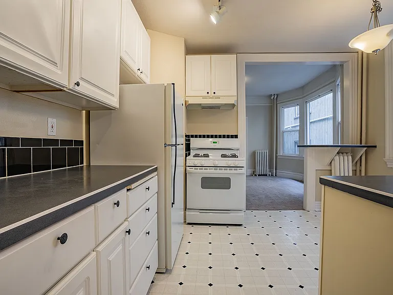 Alexander Apartments — Photo 11