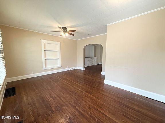 3rd image of 834 Dunwood Ct