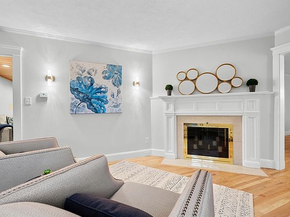 5th image of 163 Clay St #1