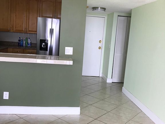 2nd image of 13499 Biscayne Blvd APT 1614