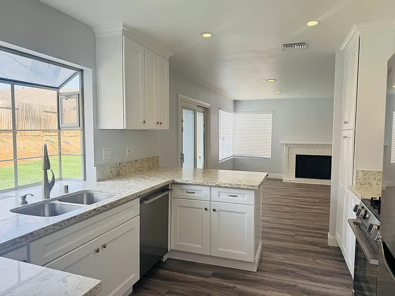 1435 Spyglass Way — Photo 5