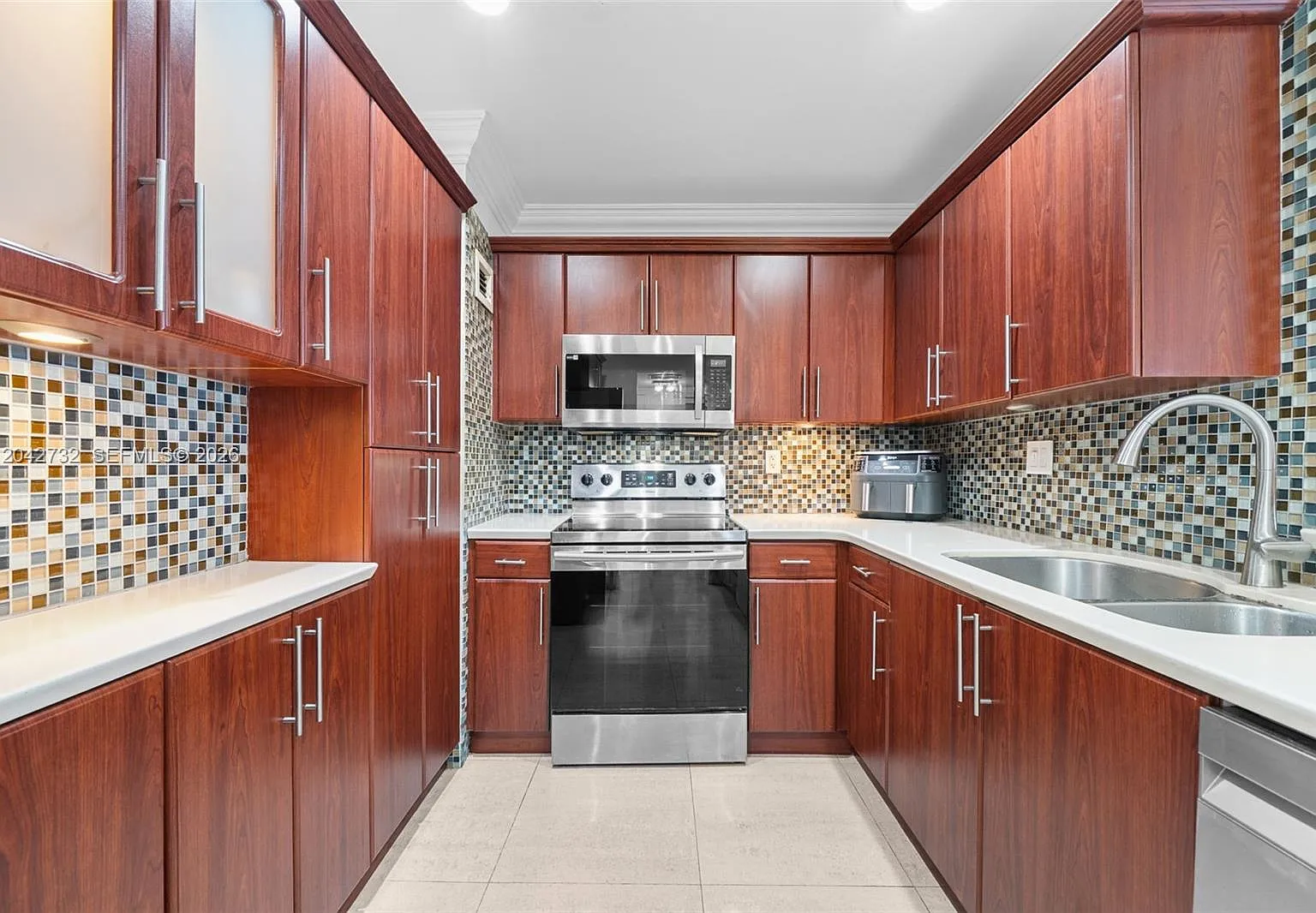 Bonavida Condo — Photo 3