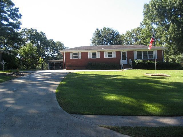 Large lot- potential commercial