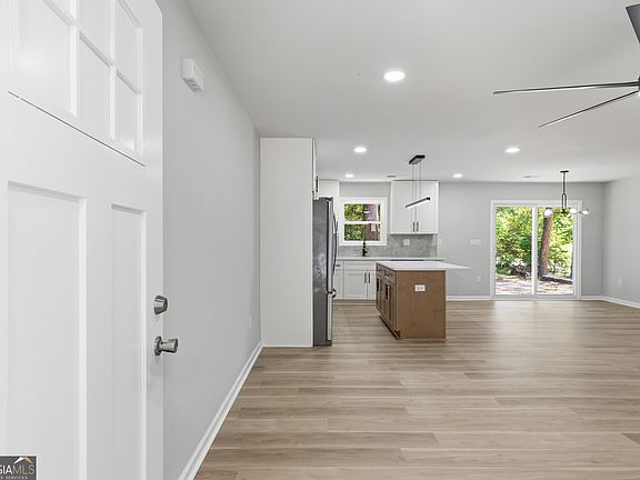 3rd image of 6408 Veracruse Dr
