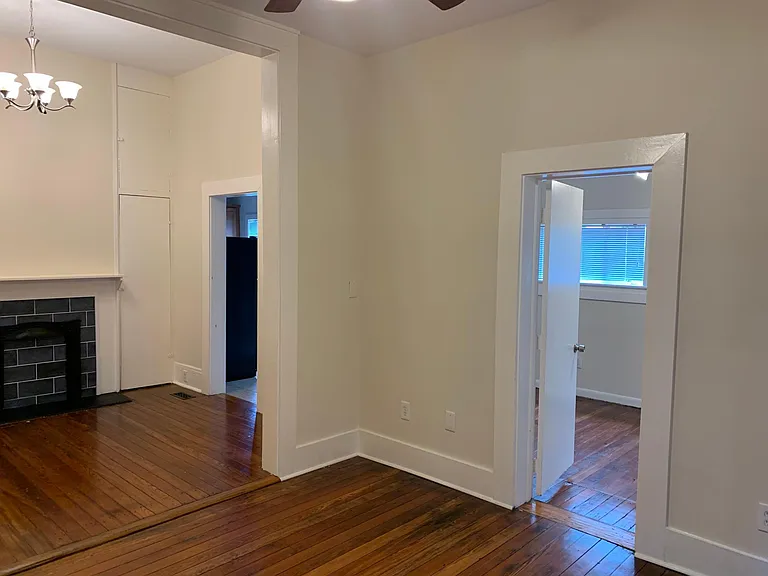 903 Montgomery St — Photo 22