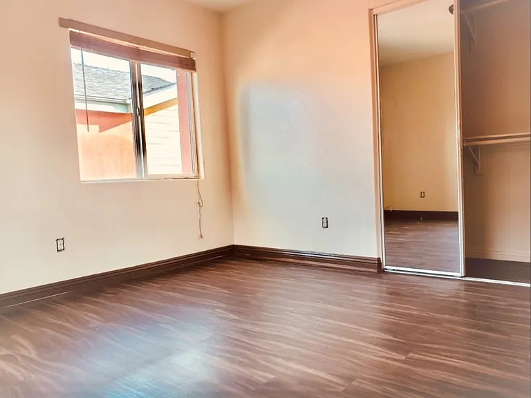 1343 E Adams Blvd — Photo 10