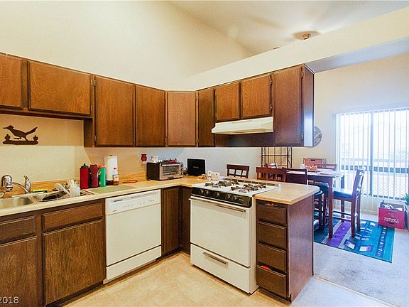 4th image of 1303 Capri Dr APT A