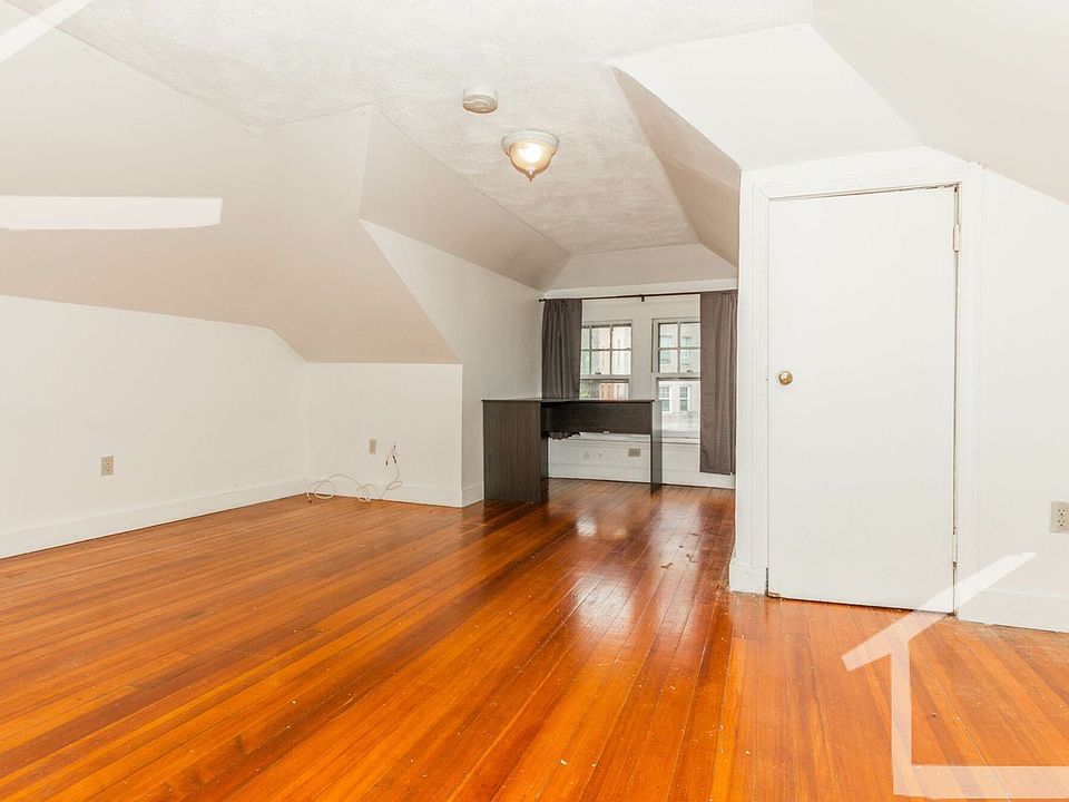 2nd image of 163 Strathmore Rd #9