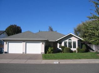 2924 Golden Aspen Dr, Grants Pass, OR 97527