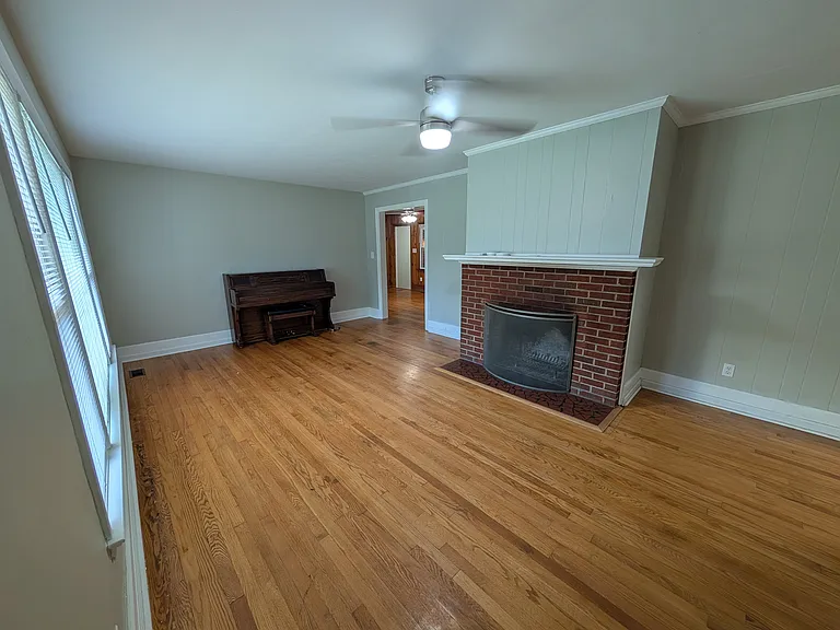 132 Deborah Dr — Photo 3