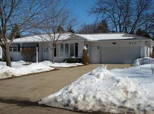 910 W Thomas L Pkwy, Lansing, MI 48917
