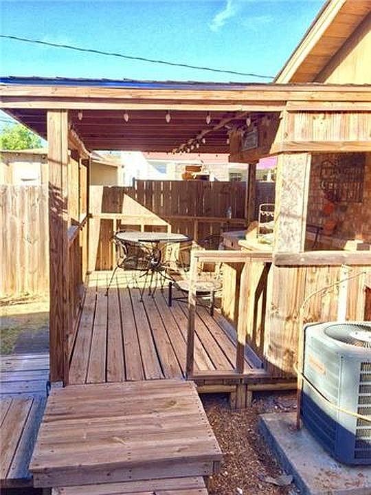 Back Porch - BBQ Area