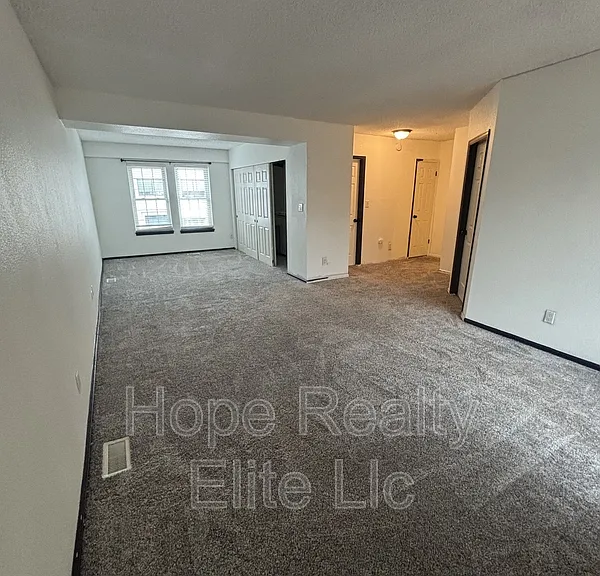 2079 Sussex Ln — Photo 18
