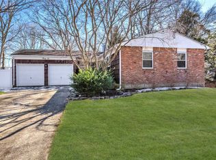 36 Janet St, Port Jefferson Station, NY 11776