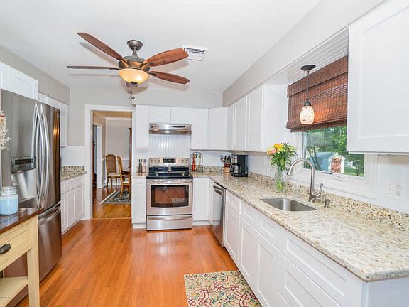 4th image of 775 Williamsburg Dr