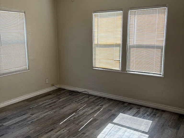 448 Coffee Rd — Photo 4