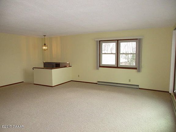4th image of 13146 Maple Circle Dr SE