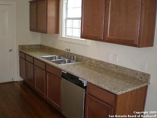 5th image of 210 NATALEN ST