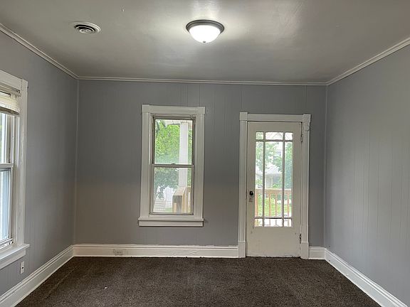 3rd image of 184 N Entrance Ave APT 2