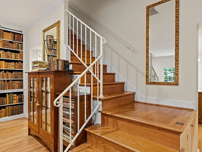2426 I St NW — Photo 17