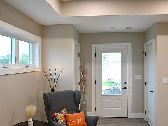 5th image of 552 Reed Ave