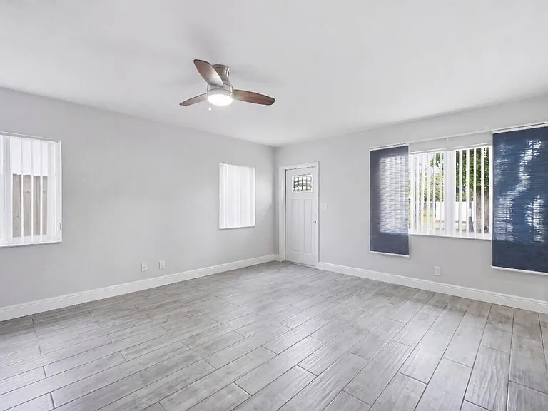712 NE 10th Ave — Photo 10