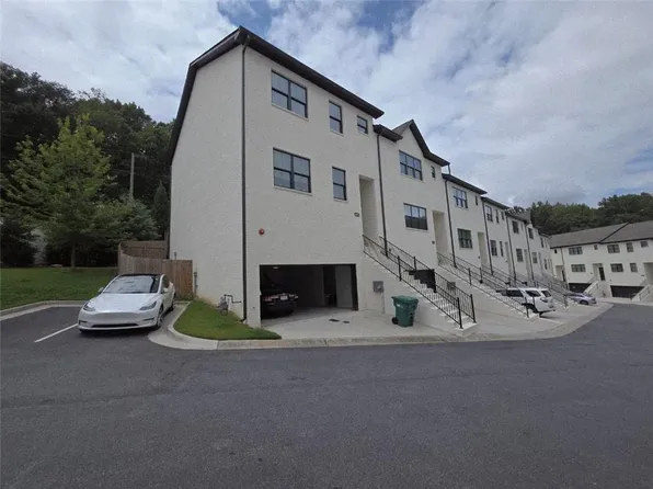 8020 Linfield Way, Sandy Springs, GA 30350