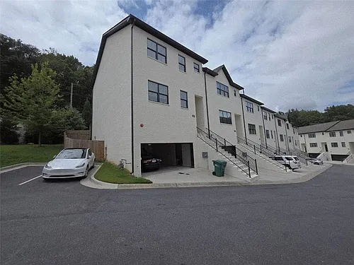 8020 Linfield Way Photo 1