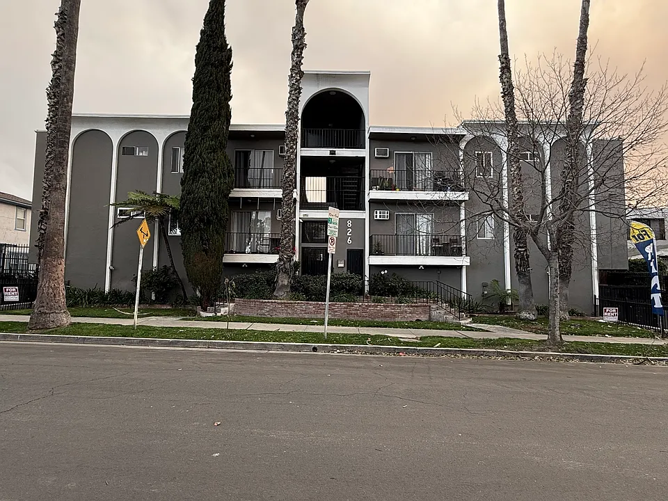 826 N Hobart Blvd #11