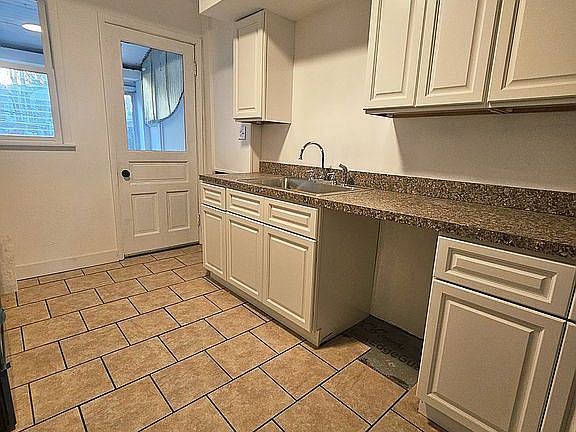 5th image of 115 S 11th St