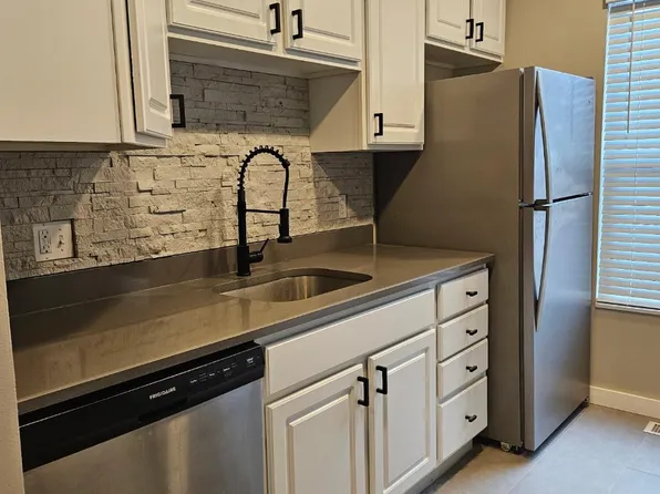 550 Colony Park Dr APT 101, Tallmadge, OH 44278